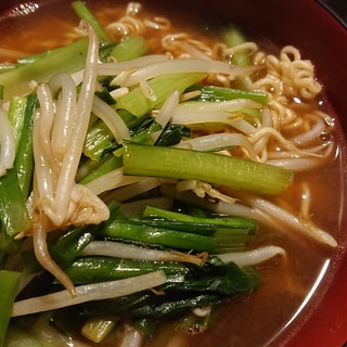 ラー油で野菜炒めラーメン